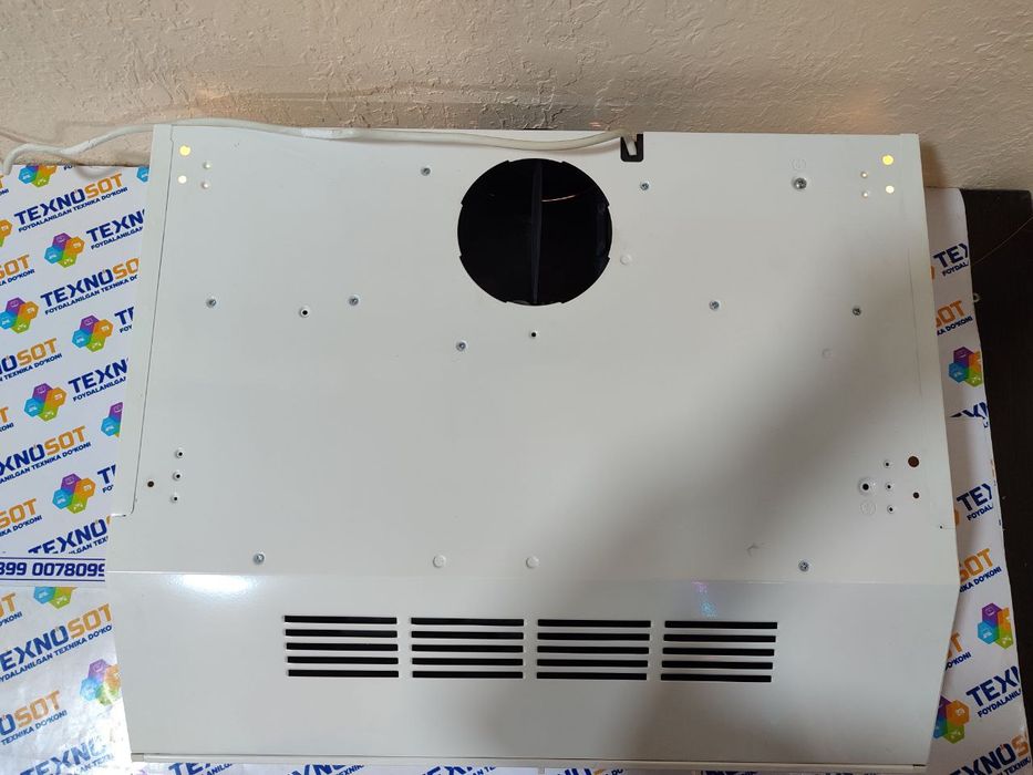 Продается вытяжка Bosch
DHU662BQ