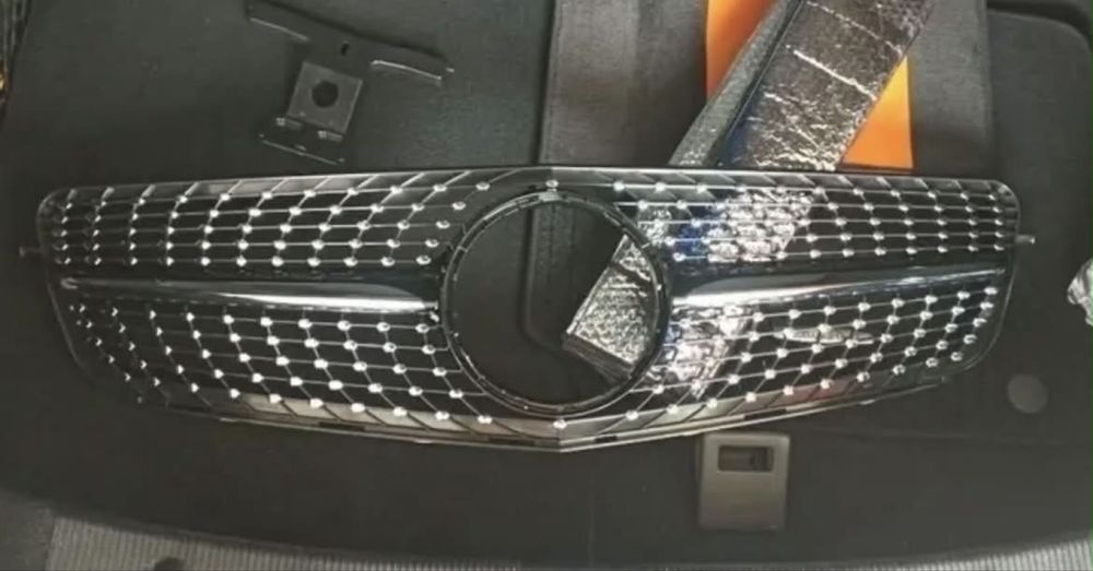 Диамантена решетка за Мерцедес W204 - (07-14год)