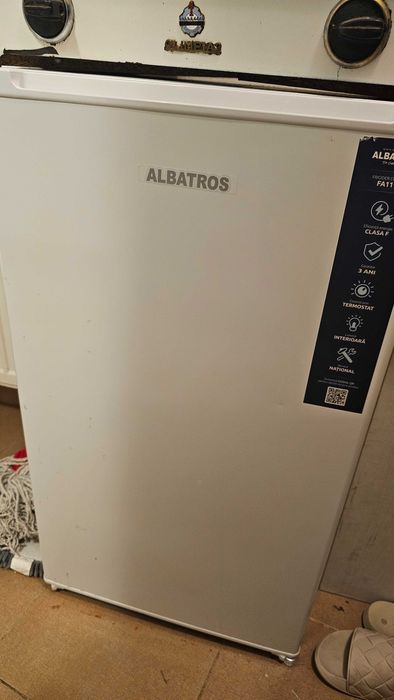 Voi vinde frigiderul în stare perfectă