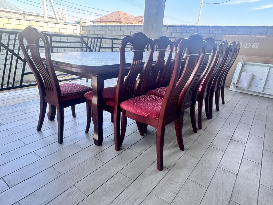 Стол со стульями