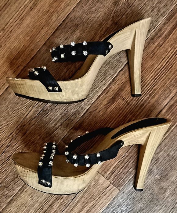 Продам стильные босоножки