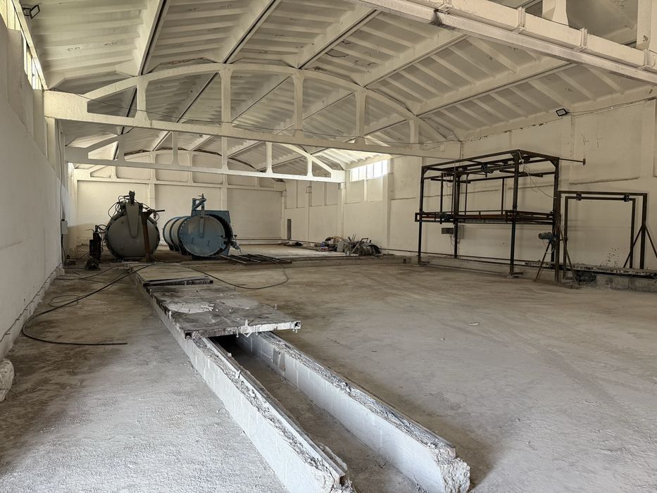 База продаеться