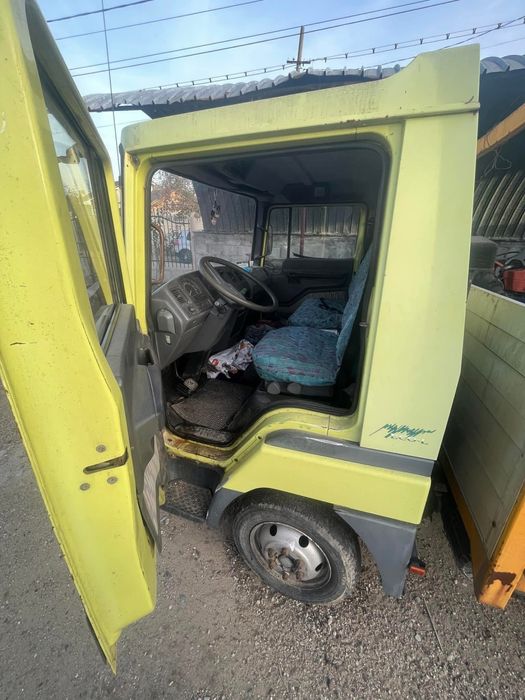 Vand Nissan N1 L35 autoutilitara camioneta