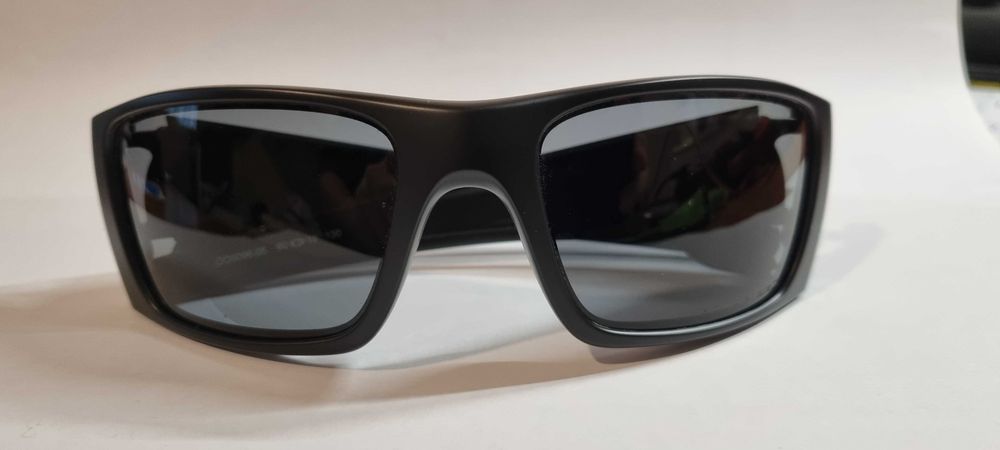 Чисто нови слънчеви очила OAKLEY FUEL CELL