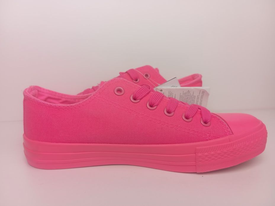 Ярко розови Кецове Reserved 36