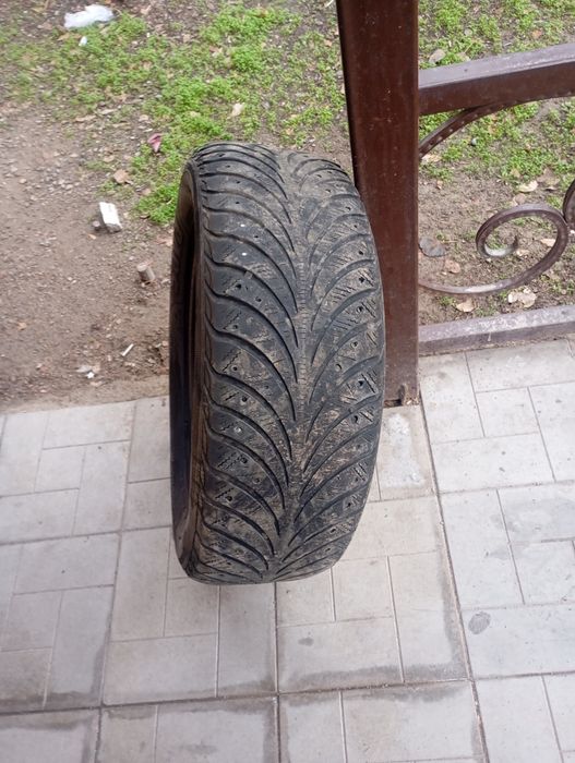 Шины зимние б.у .