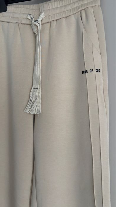 Спортно-елегантен панталон в бежово