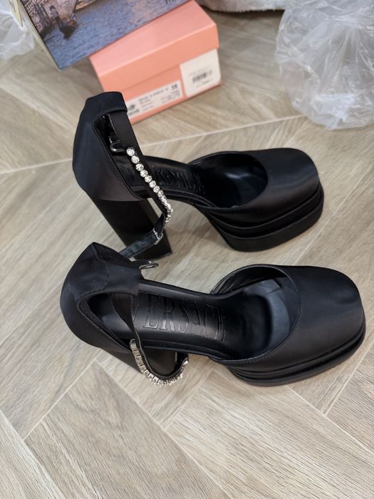 Стильные чёрные туфли на высокой платформе