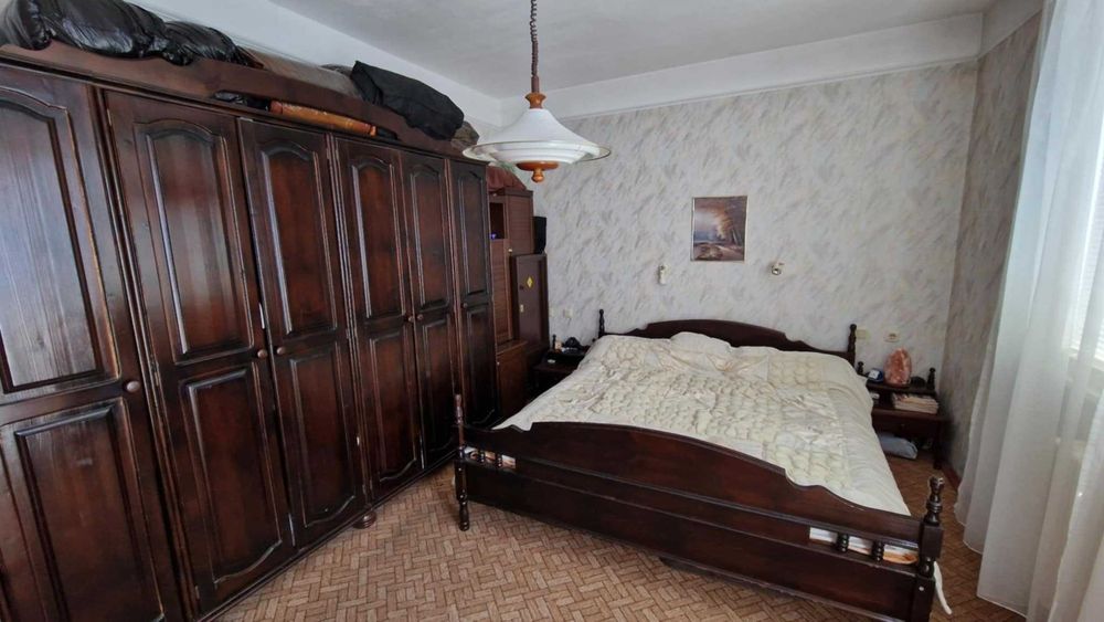 Втори етаж, гараж, бечова стая, маза, таван