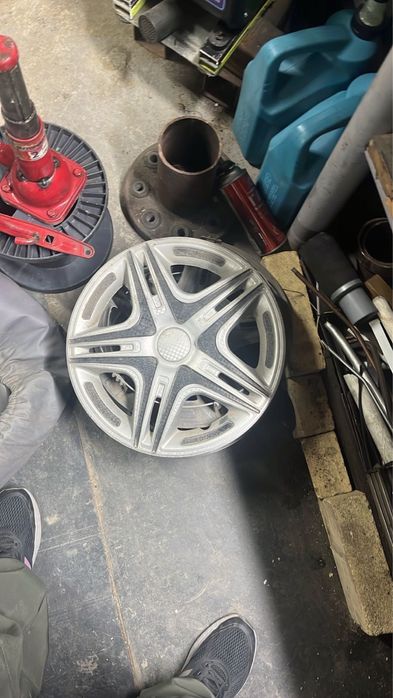 Продам комплект ризина +диски