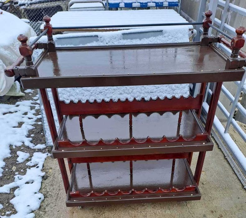 Дървена демонстрационна количка