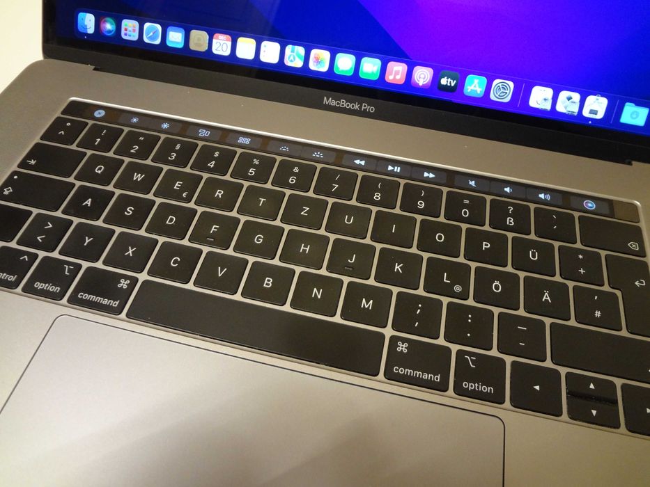 MacBook Pro , i9 , 2019 , A1990 Touch Bar , Cutie Completa .