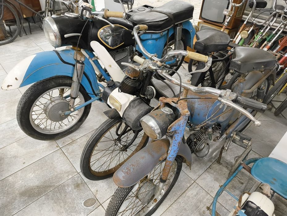 Продавам стари мотори