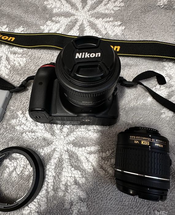 Nikon D5300 impecabil – 2 obiective, accesorii complete, puține cadre