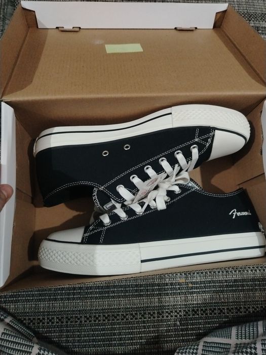 Продам новые кеды.