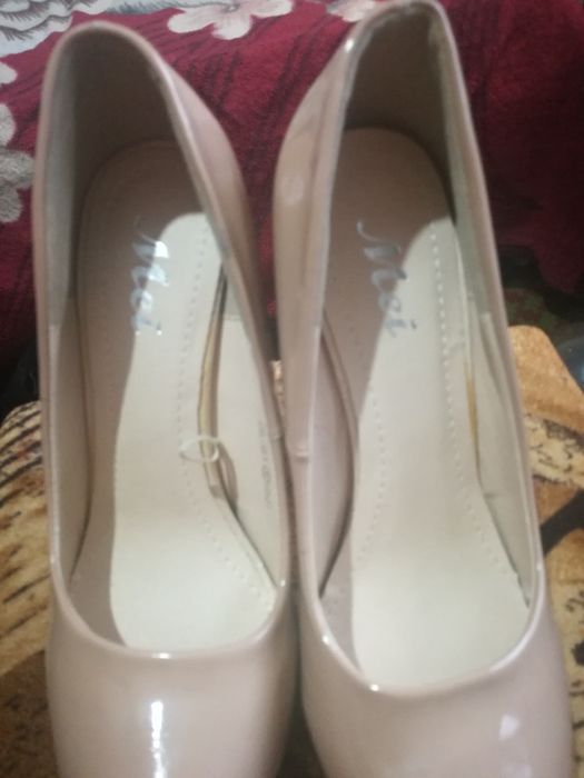 Vand pantofi de dama