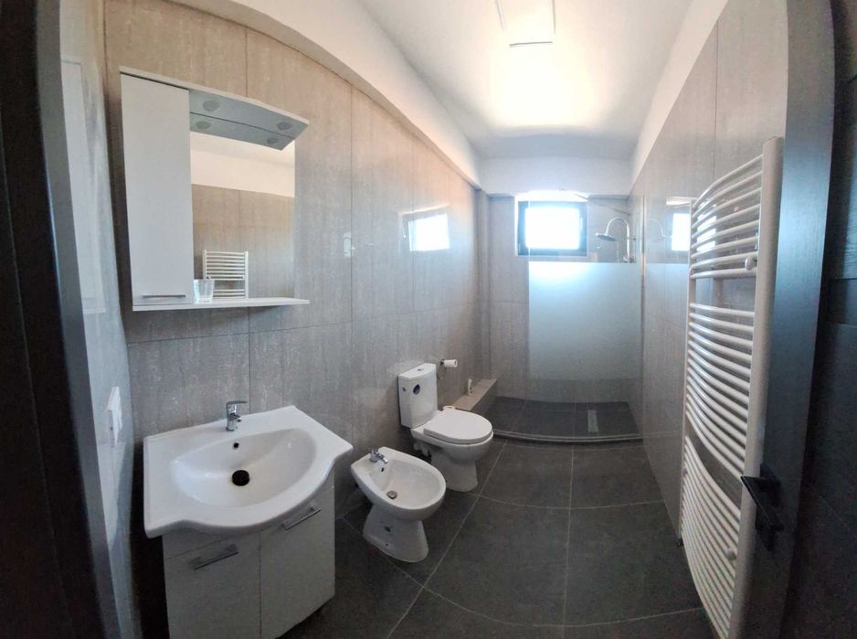 [INCHIRIERE] Apartament cu 2 camere,etajul 3 din 3 ;67 m2-str Fermelor!