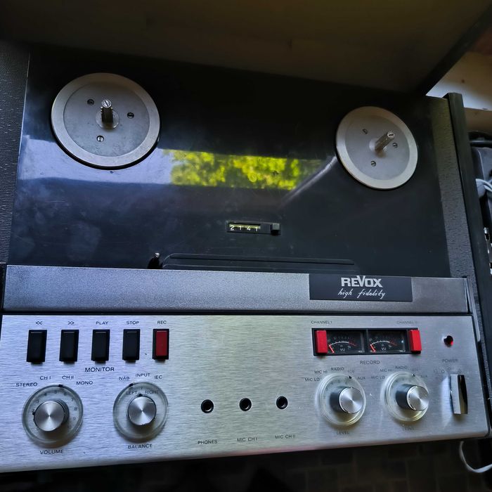 Vând magnetofon Revox a77