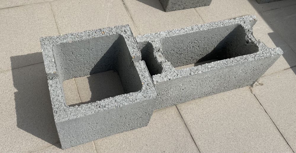 Boltari de stalpi 30/30