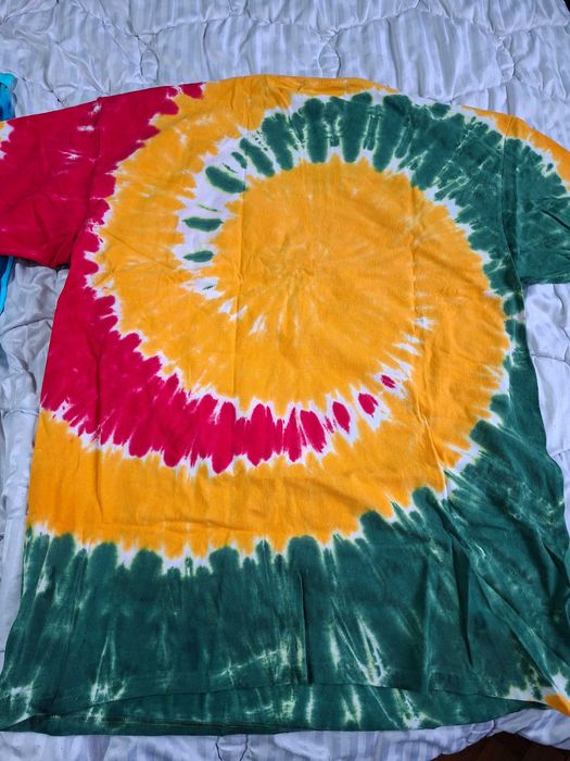 Tricou elegant-modern, vopsit diferit pe ambele părți, fabricat în SUA