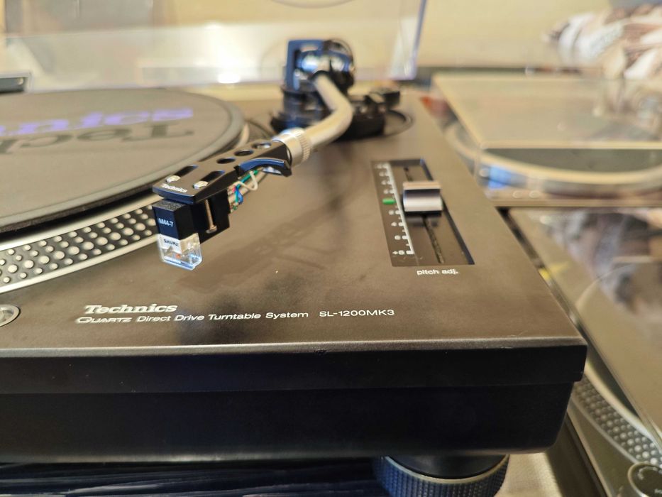 Проигрыватель виниловых дисков Technics SL-1200 mk3