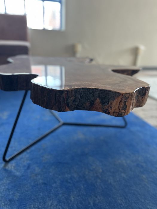 Орехова маса със смола