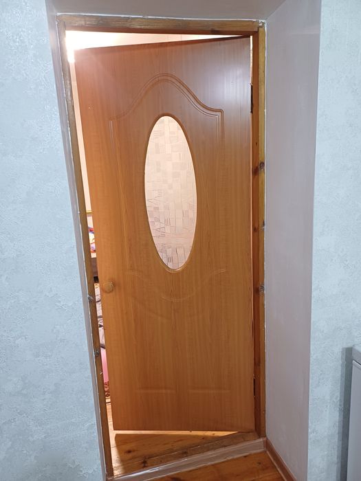 Продам межкомнатные двери б/у с ручками и замками