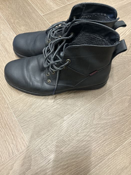 Продам зимнию обувь 42 размер Levis бу.