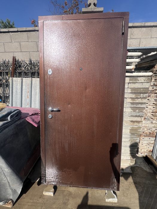 Продам дверь стандарт