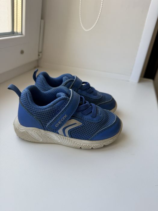 Продам кроссовки для мальчиков