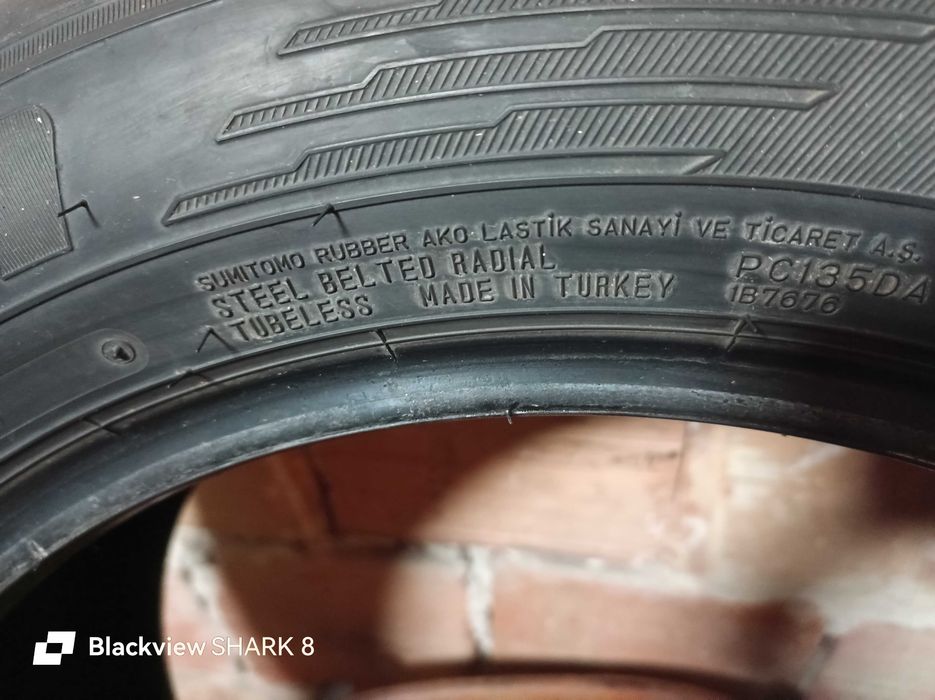 Автомобилни летни гуми 215/55/17 Falken