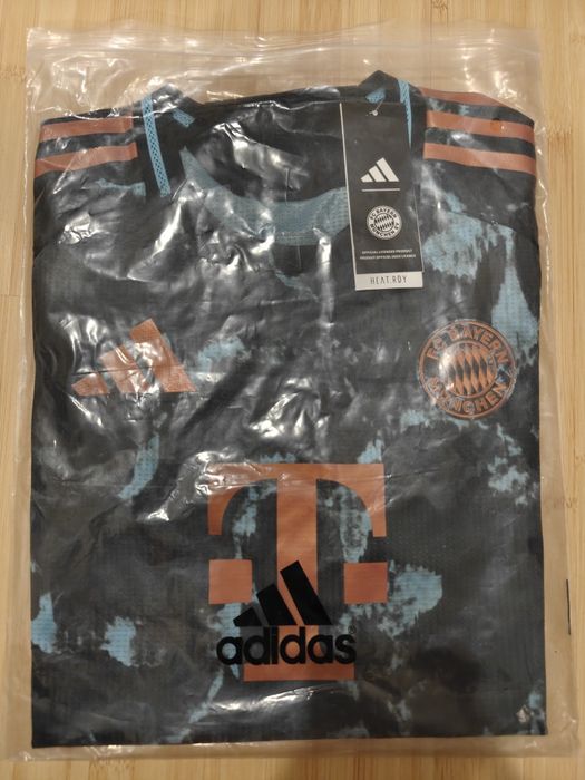 Adidas FC Bayern jersey L