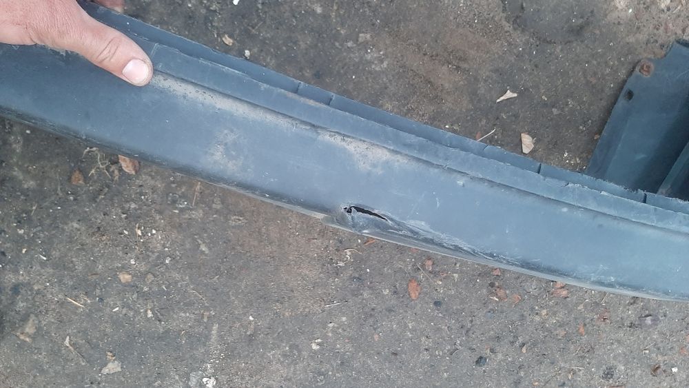 продам передний бампер ниссан санни