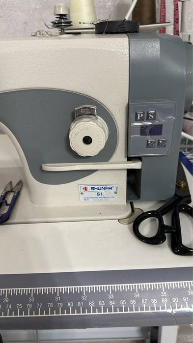 Продам швейную машинку