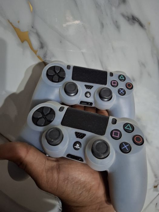 Play station 4 1 TB