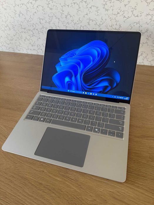 Лаптоп Microsoft Surface 7, Qualcomm Snapdragon X Plus, 16 GB RAM, 256 GB SSD