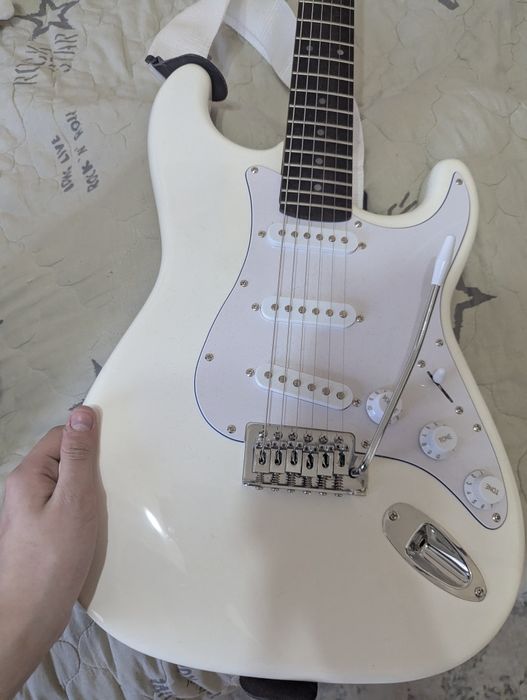 Продам новую гитару и комбик