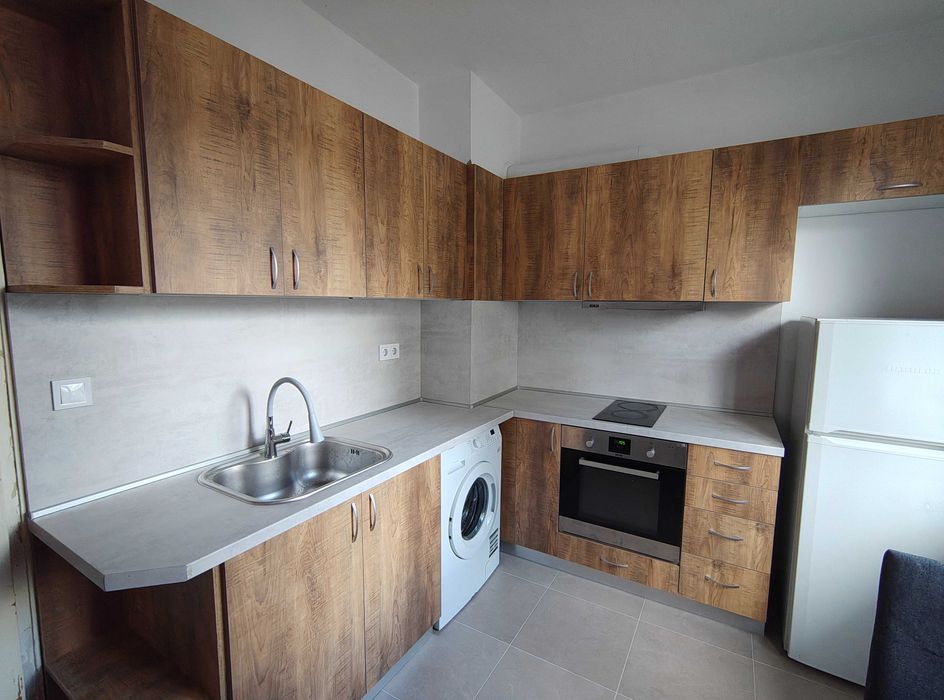 Отдавам под наем обзаведен двустаен апартамент в широк център