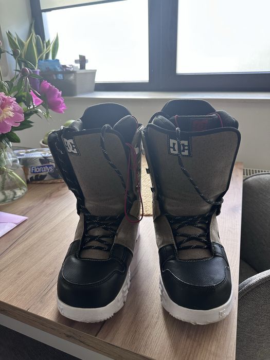 Продавам Snowboard обувки за начинаещи 44 номер