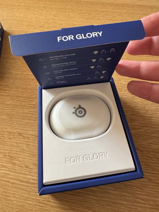 arctis gamebuds steelseries gaming noise canceling.