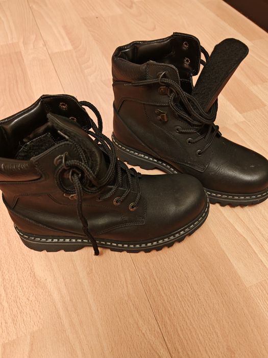 Здравейте продавам зимни обувки.