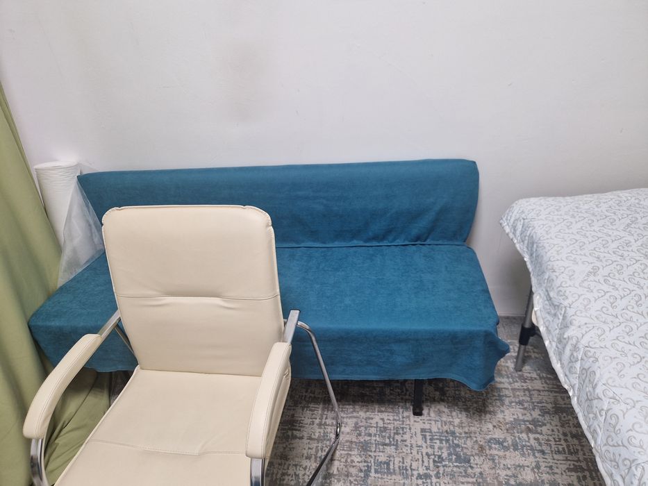 Кушетка, кресло, стульчики