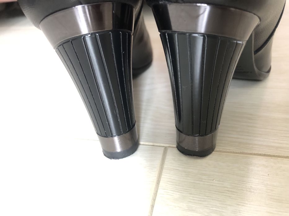 Продам демисизонные модные сапоги 35-й размер