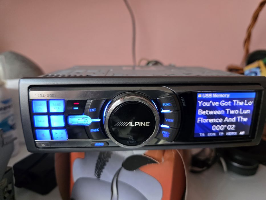 Продавам Alpine ida-x001