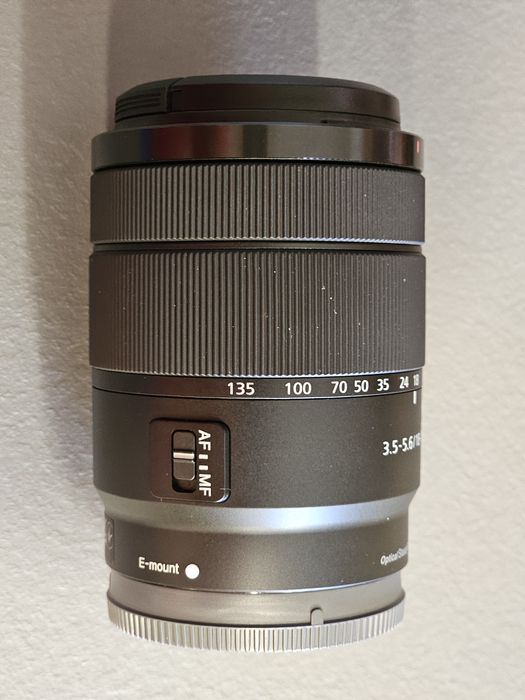 обектив Sony E 18-135mm f/3.5-5.6 OSS – състояние като нов