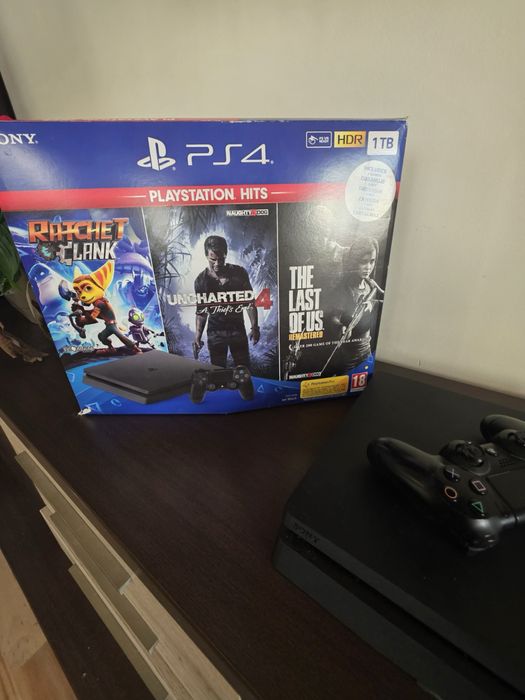 PlayStation 4 Slim 1TB + 3 игри + оригинален контролер