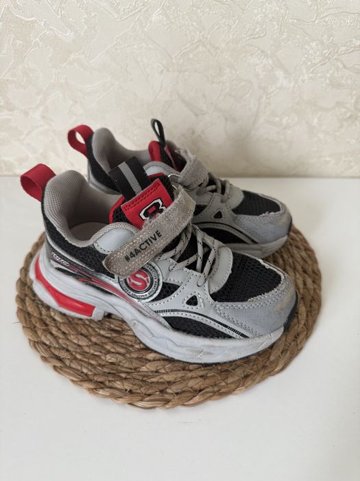 Продам детские кроссовки