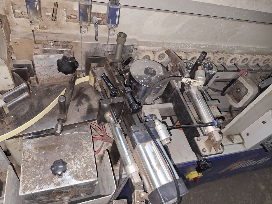 Кромкооблицовочный станок