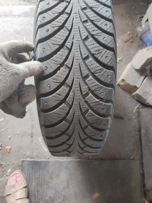 Резина шипованная 185/65/R15