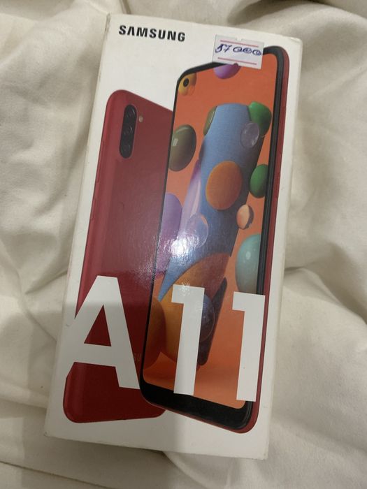 Продается Samsung a11 с коробкой